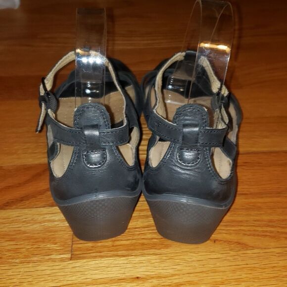 Ecco Black Leather Sandals - Picture 4 of 7
